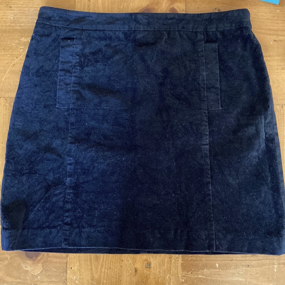 Black Velvet Ann Taylor skirt with POCKETS
